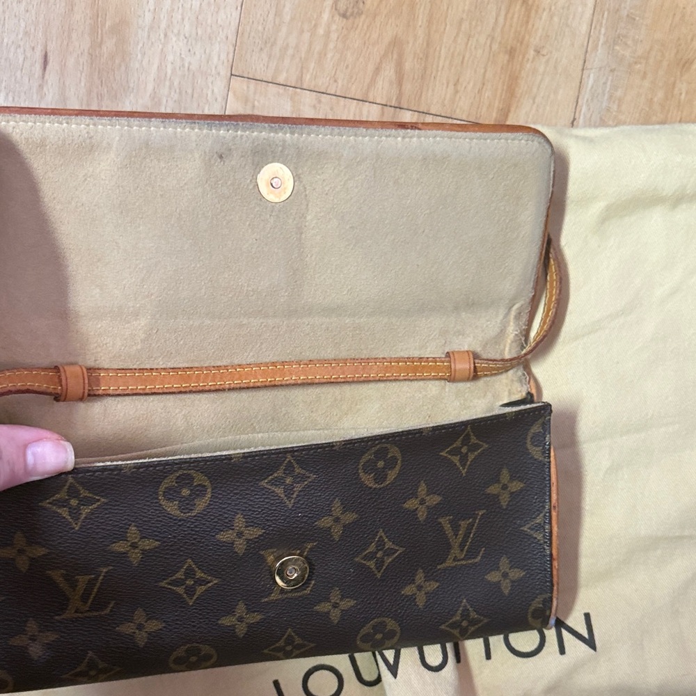 Louis Vuitton Dark Brown Monogram crossbody preloved - Picture 3 of 16